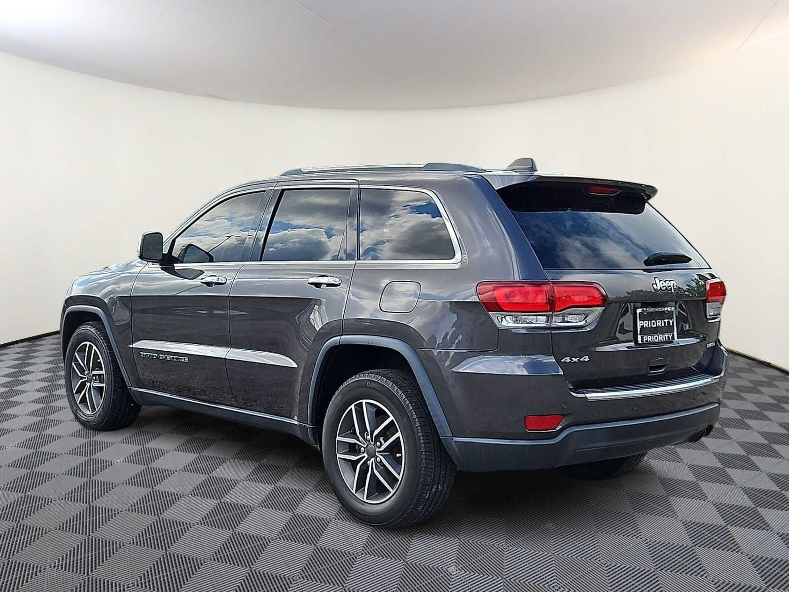 Used 2020 Jeep Grand Cherokee Limited AWD/4WD image 6