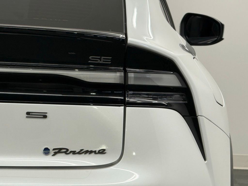 Used 2024 Toyota Prius Prime SE image 7
