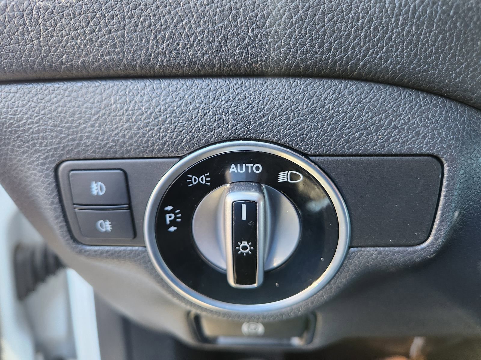 Used 2020 Mercedes-Benz GLA 250 4MATIC w/ Premium Package image 29