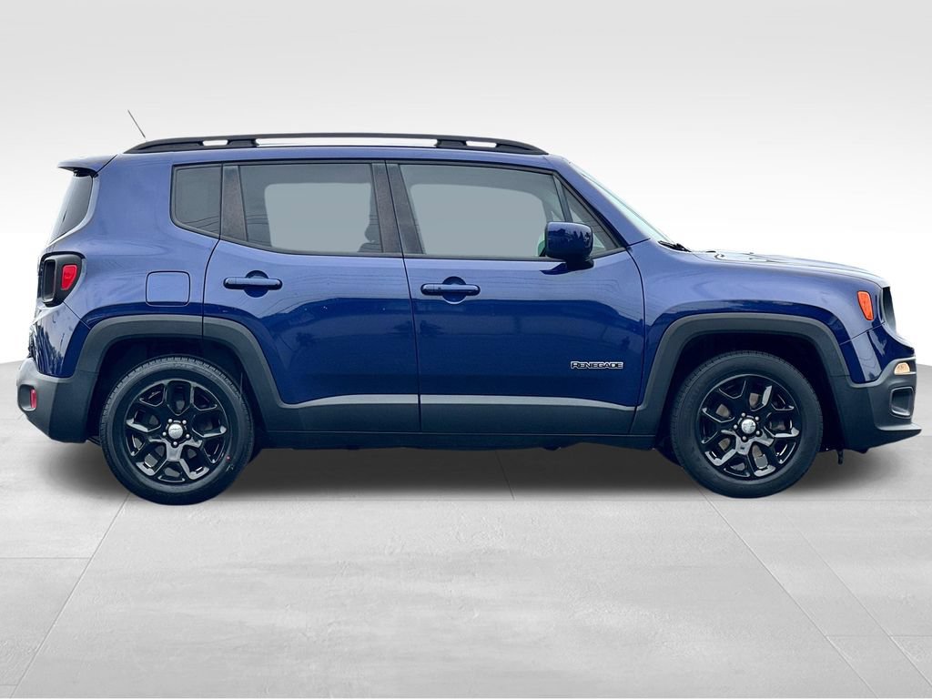 Used 2016 Jeep Renegade Latitude w/ Cold Weather Group FWD image 8