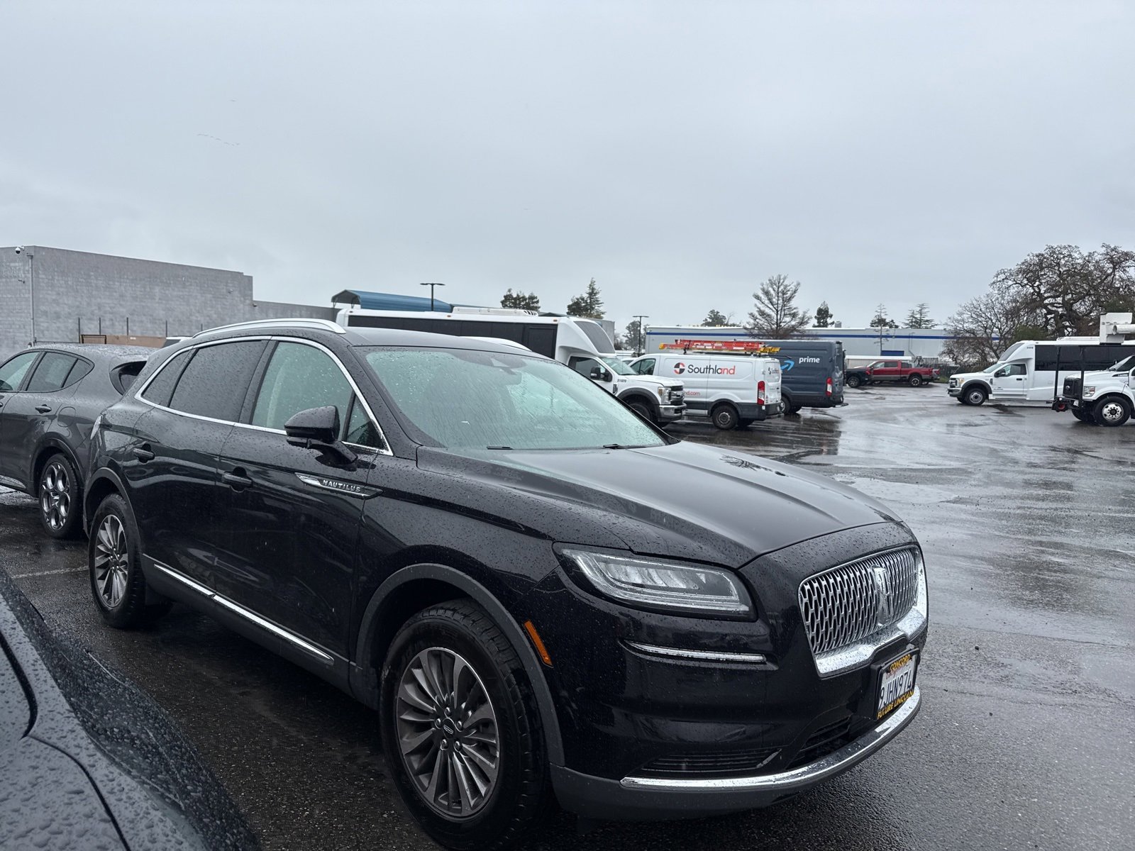 Used 2023 Lincoln Nautilus FWD w/ Premium Package image 2