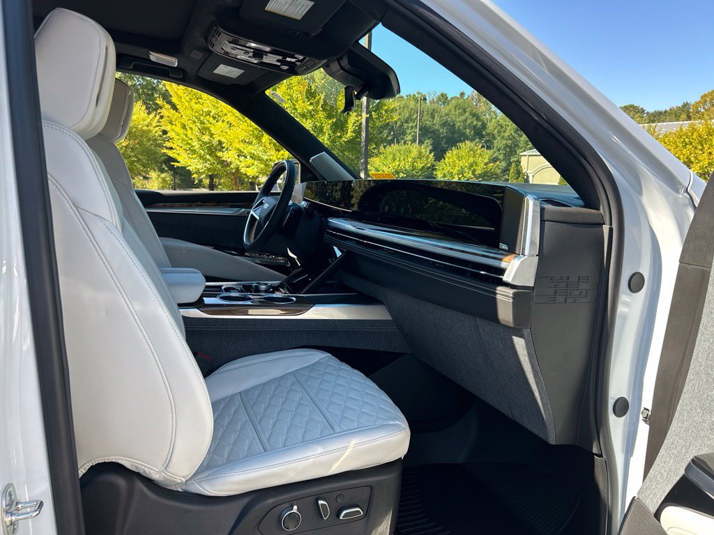 Used 2026 Cadillac Escalade ESV Platinum Luxury w/ LPO, Floor Liner Package AWD/4WD image 53