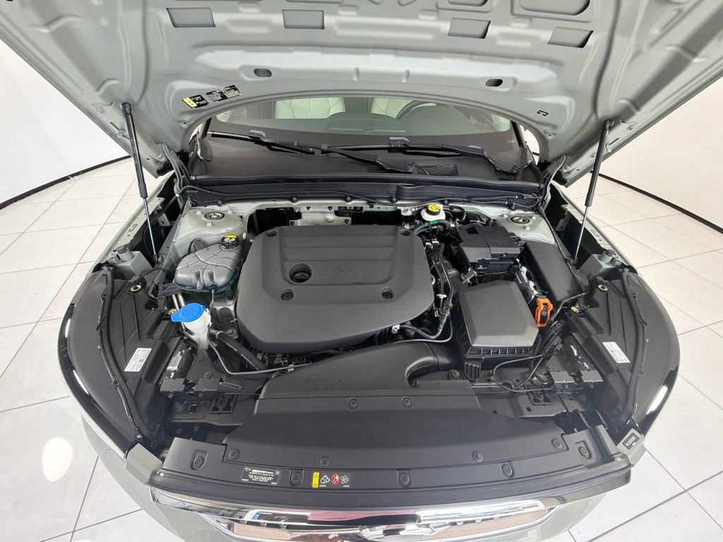 Used 2024 Volvo XC40 B5 Plus AWD/4WD image 28