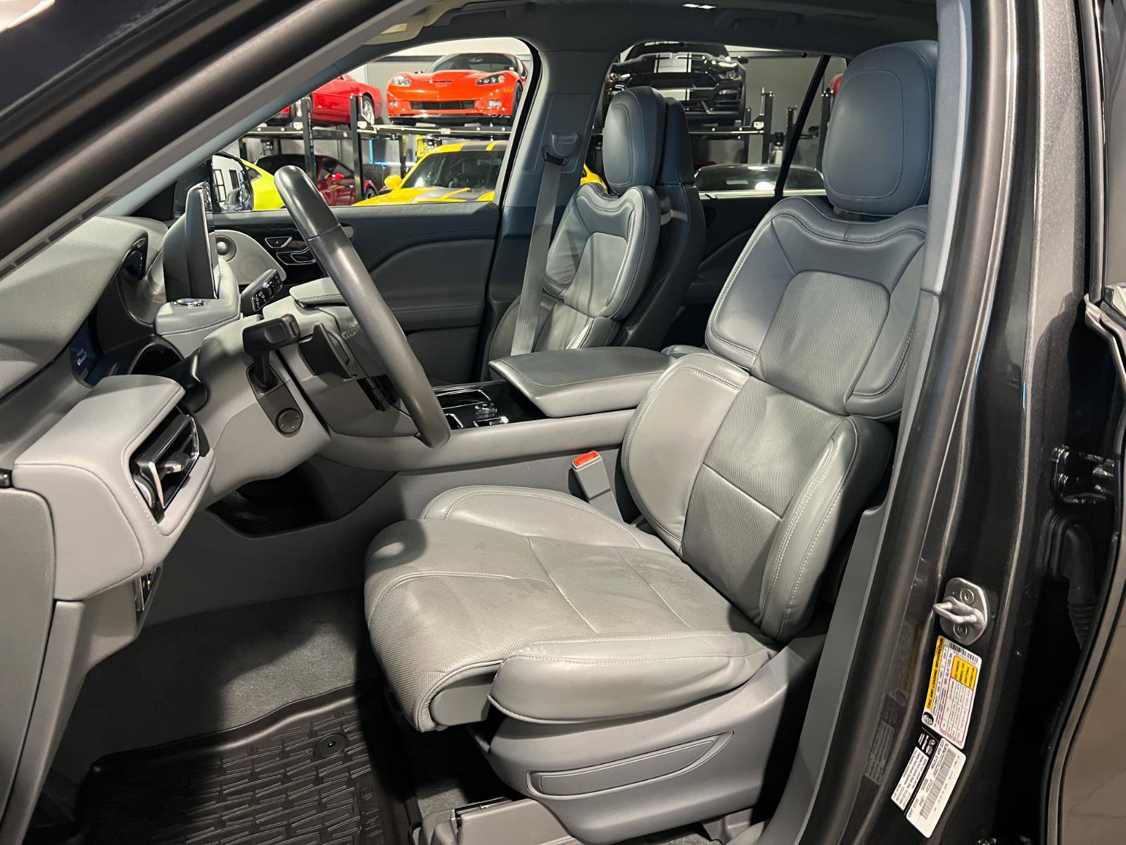 Used 2020 Lincoln Aviator Reserve w/ Equipment Group 202A image 9