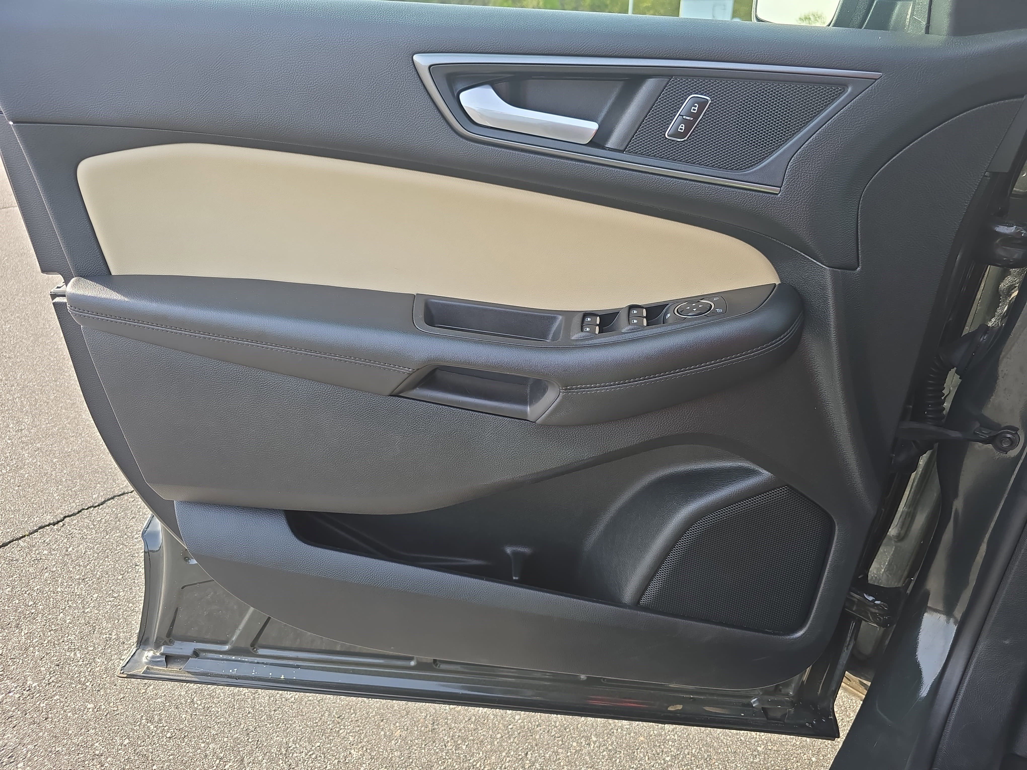 Used 2023 Ford Edge SE image 27