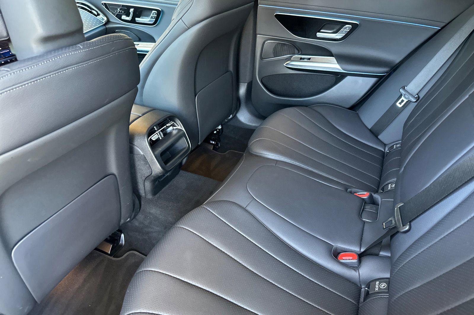 Used 2025 Mercedes-Benz E 350 Sedan image 13