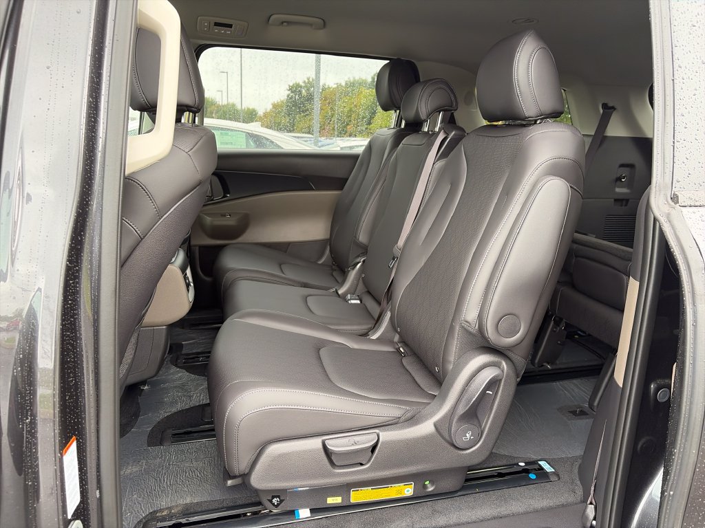 New 2027 Kia Carnival FWD image 22