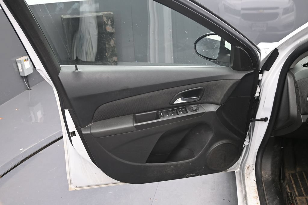 Used 2015 Chevrolet Cruze LT FWD image 15