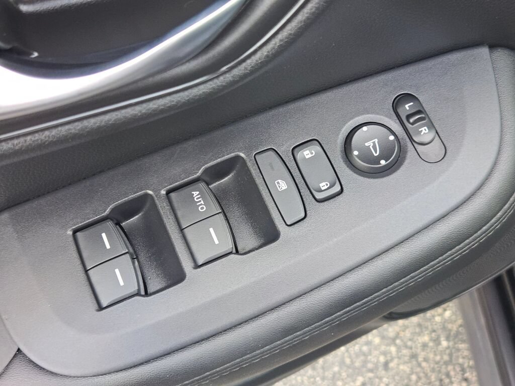 Used 2025 Honda HR-V LX image 28