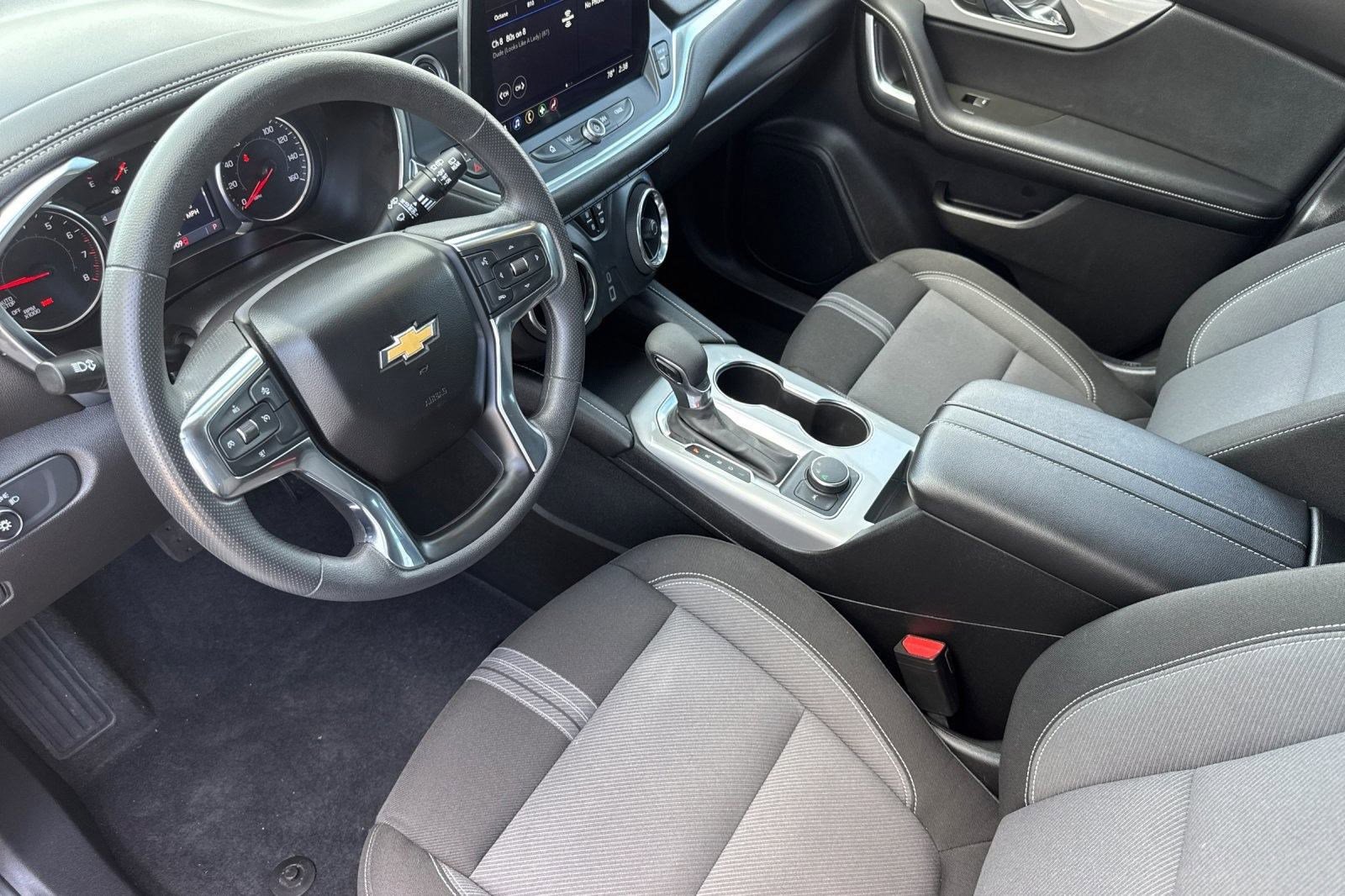 Used 2025 Chevrolet Blazer LT image 4