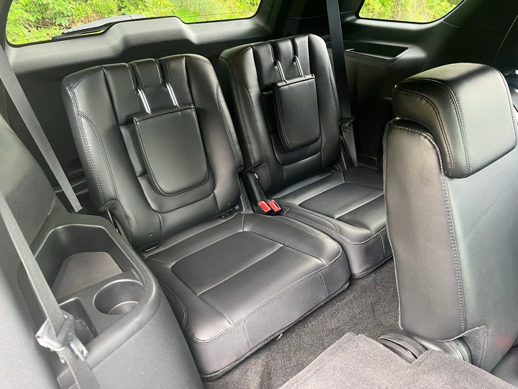 Used 2018 Ford Explorer XLT w/ Equipment Group 202A AWD/4WD image 19