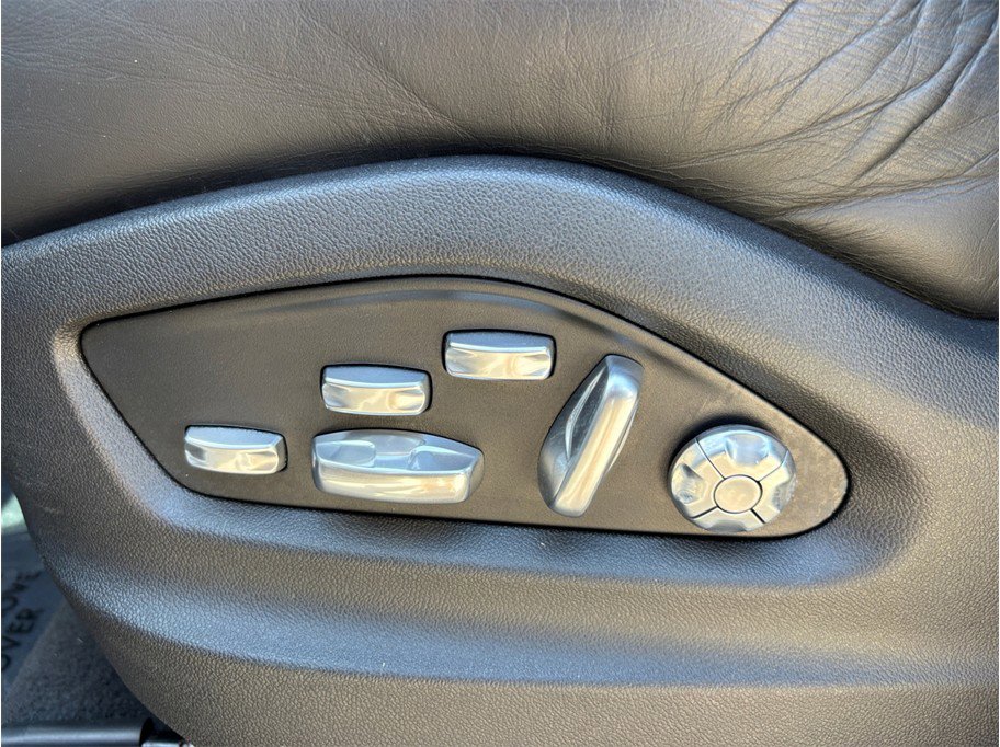 Used 2021 Porsche Cayenne GTS w/ Premium Package image 23