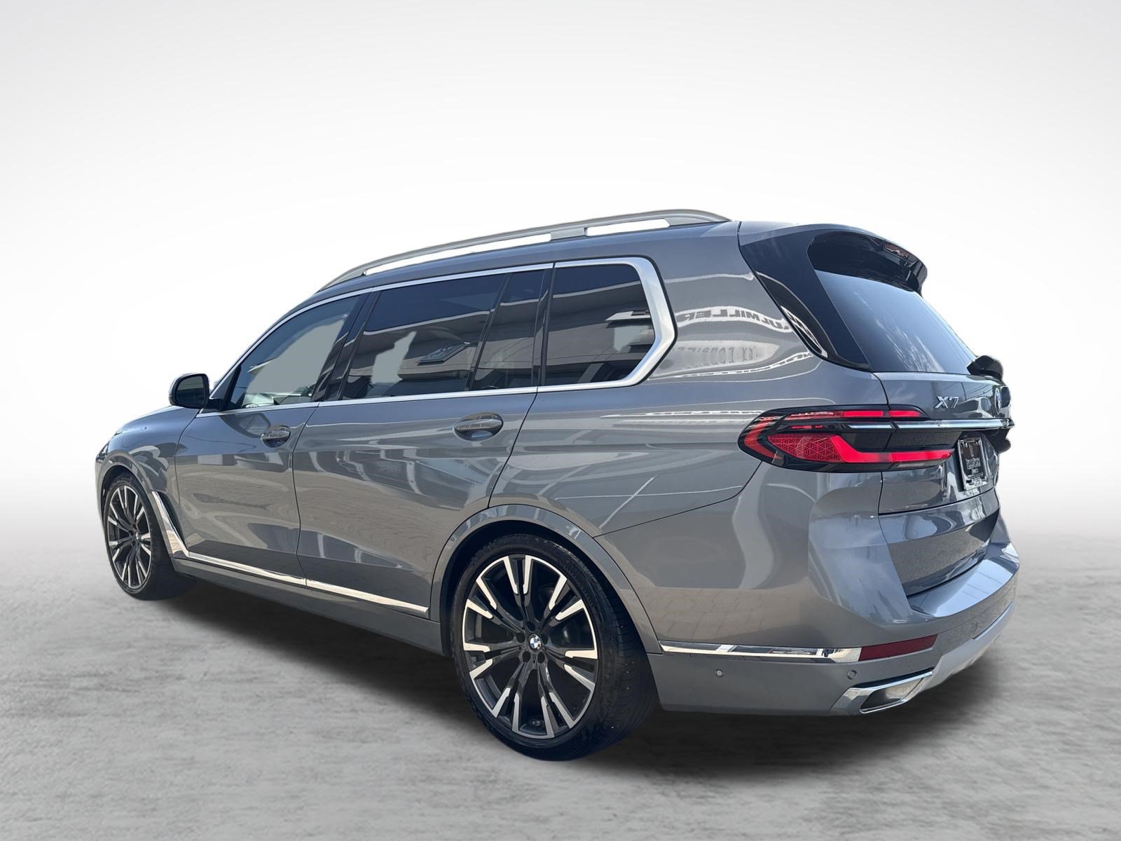 Used 2024 BMW X7 xDrive40i w/ Premium Package AWD/4WD image 3