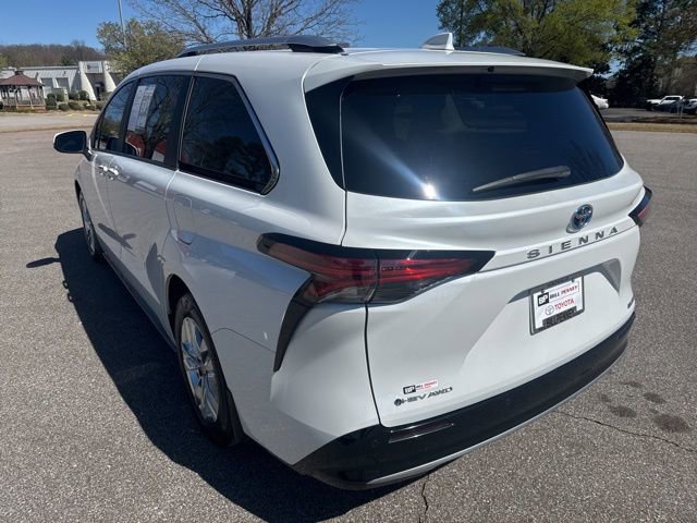 Used 2025 Toyota Sienna Limited image 3