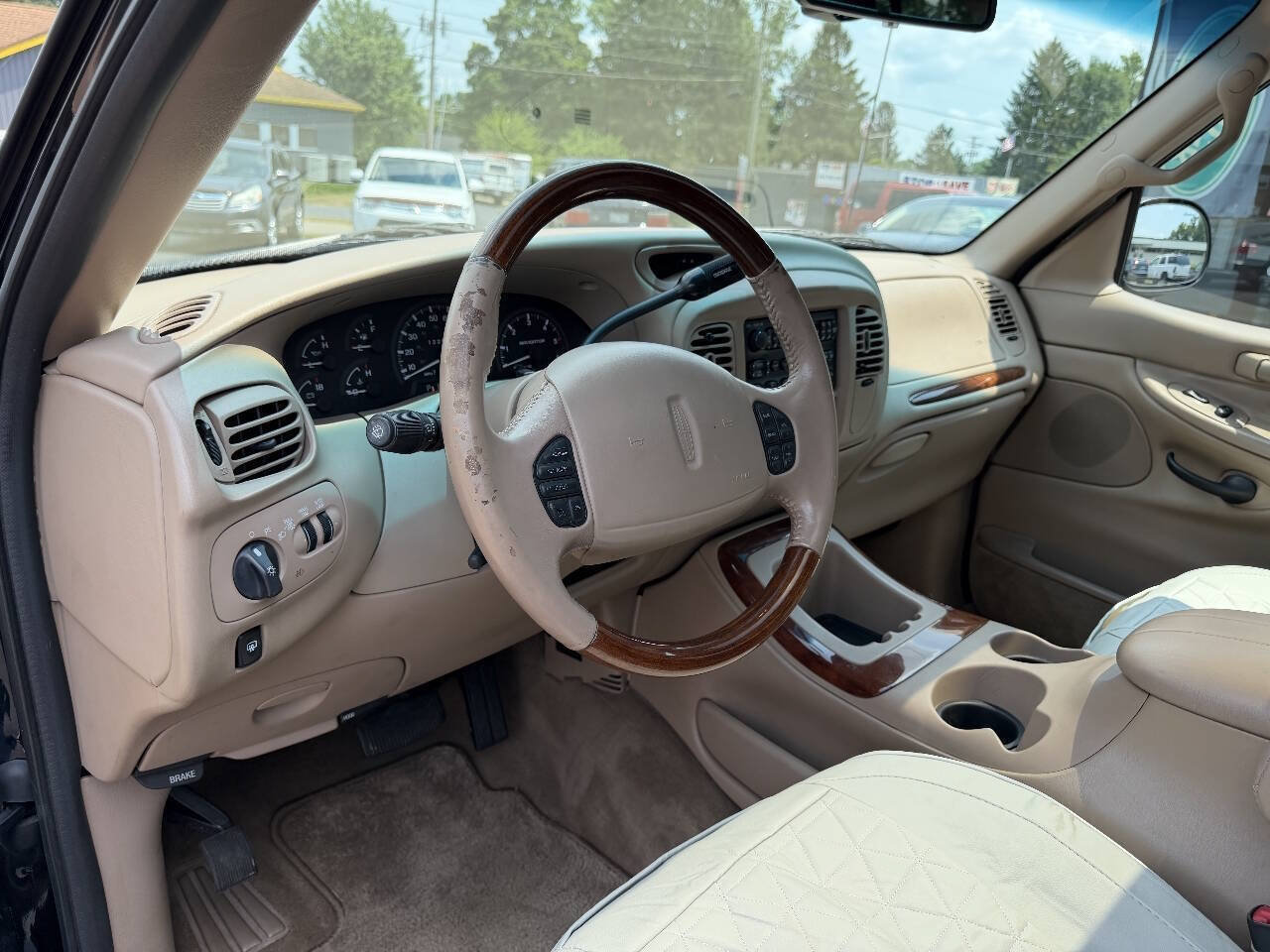 Used 1998 Lincoln Navigator 4WD image 13