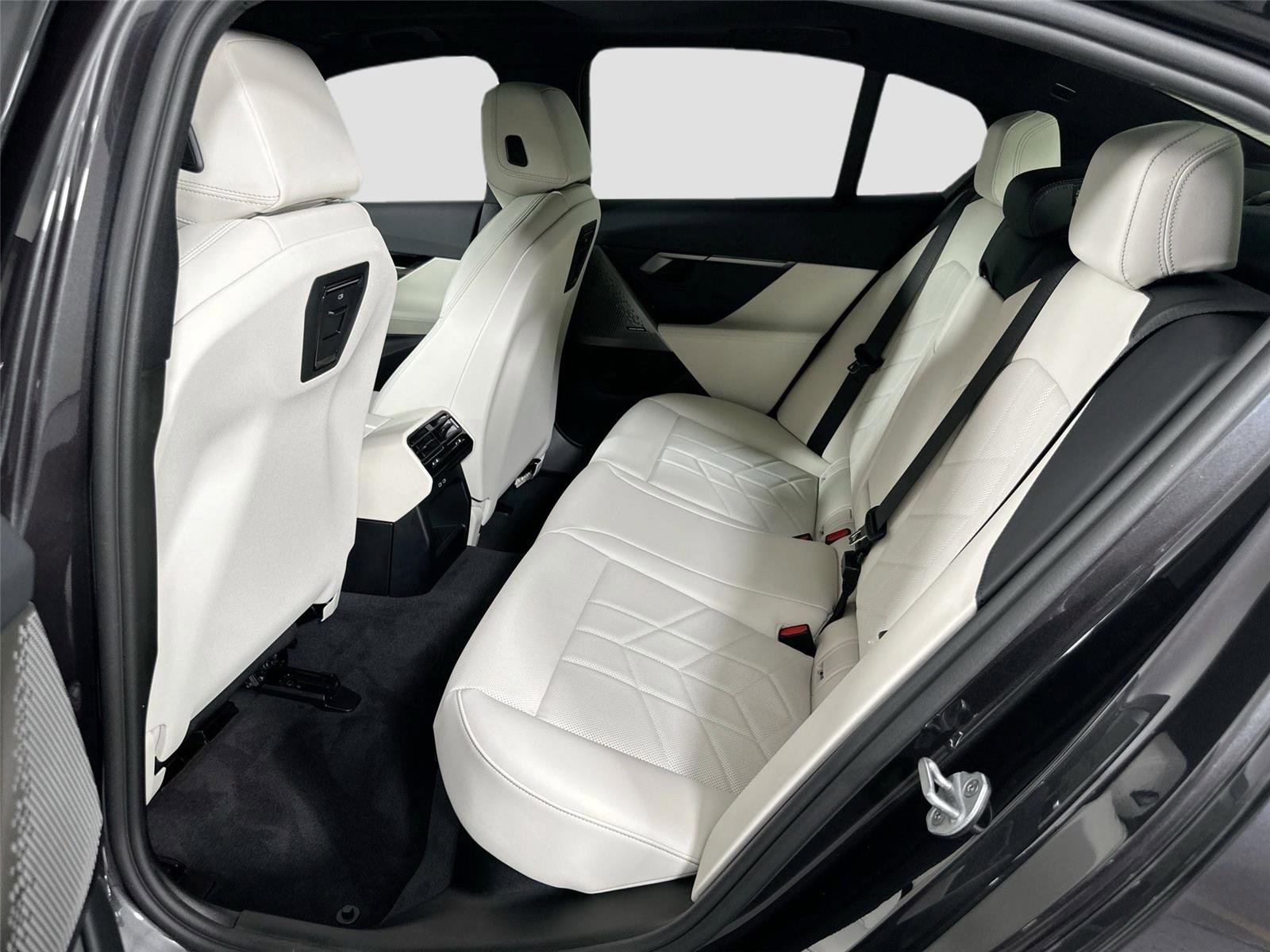Certified 2026 BMW 530i w/ Premium Package RWD image 24