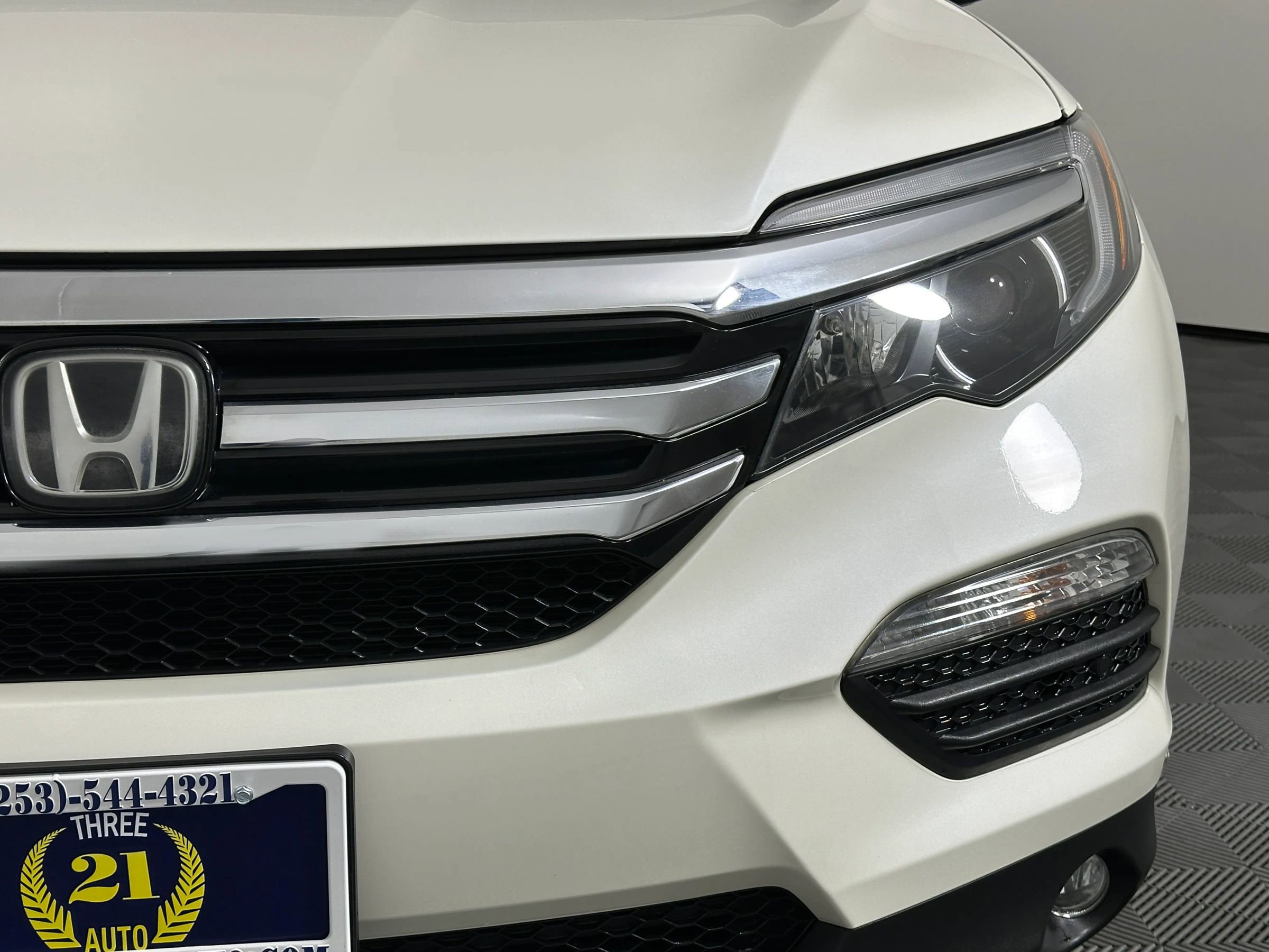 Used 2017 Honda Pilot Touring image 5