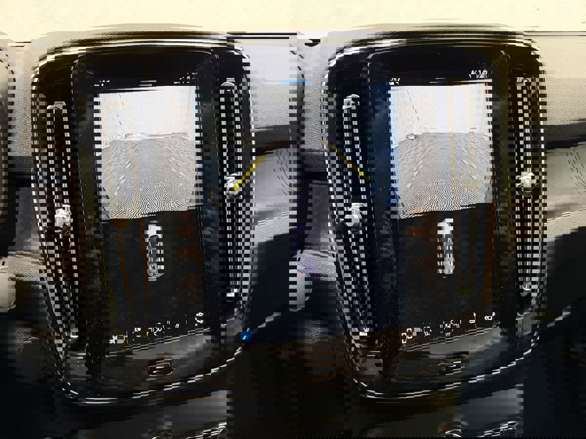 Used 2023 Volvo C40 P8 Recharge Ultimate image 21