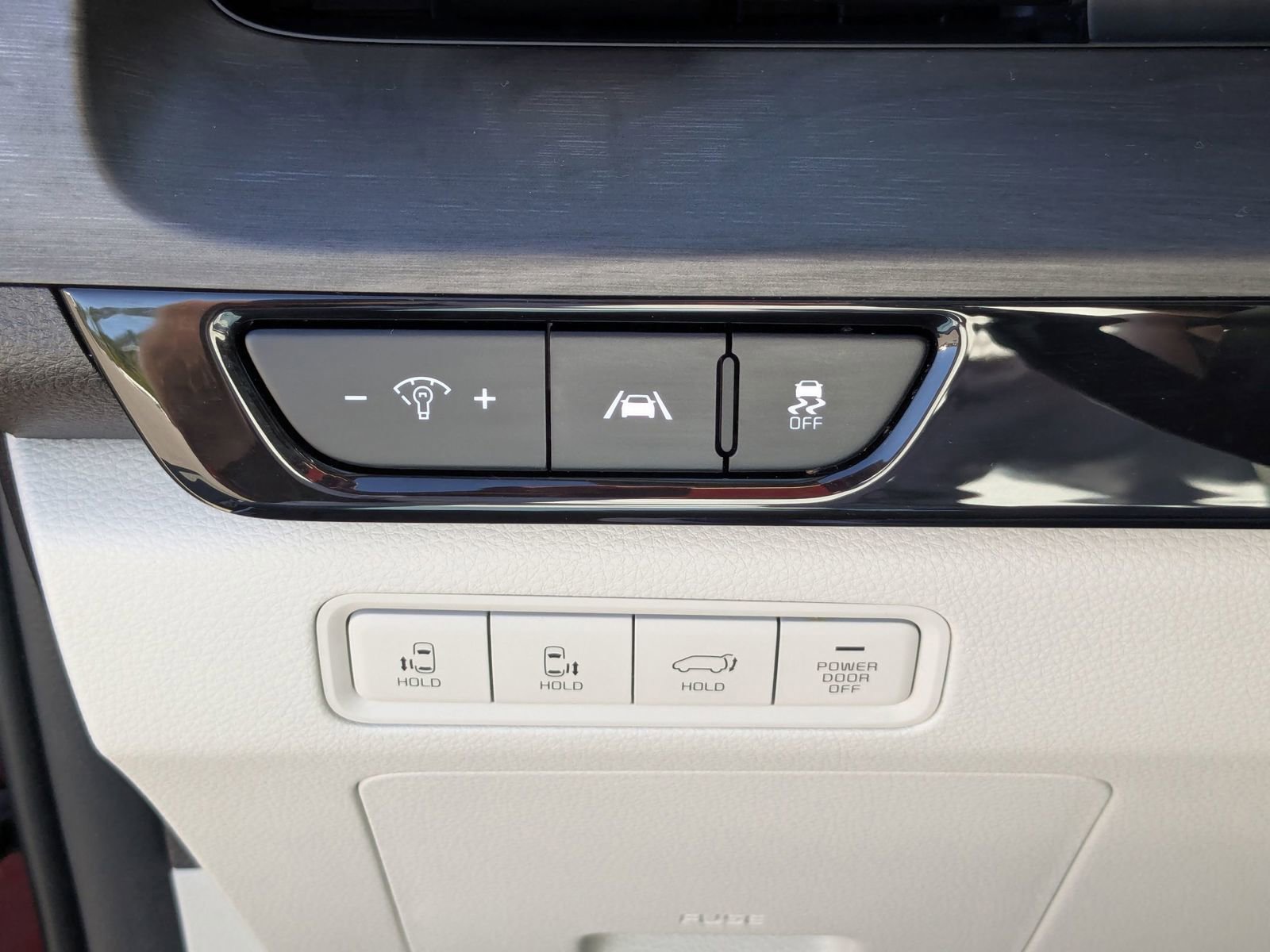 Used 2023 Kia Carnival SX image 19