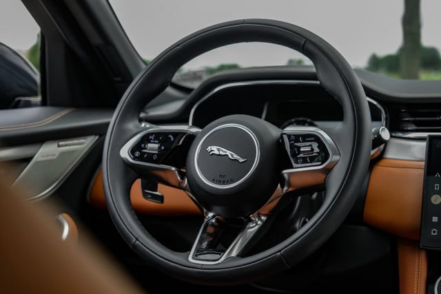 Used 2026 Jaguar F-PACE R-Dynamic S AWD/4WD image 20
