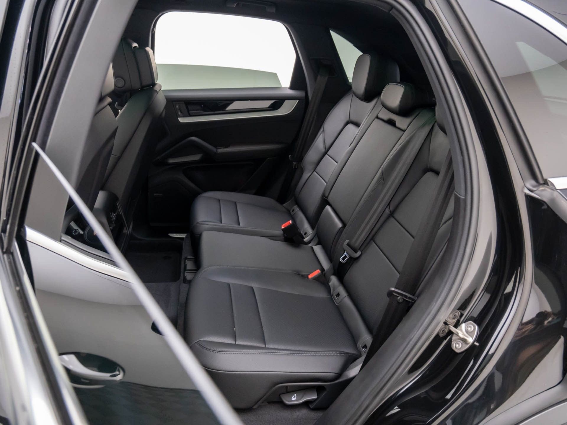 Certified 2025 Porsche Cayenne image 17
