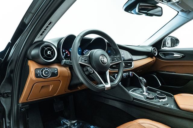 Used 2018 Alfa Romeo Giulia AWD image 22