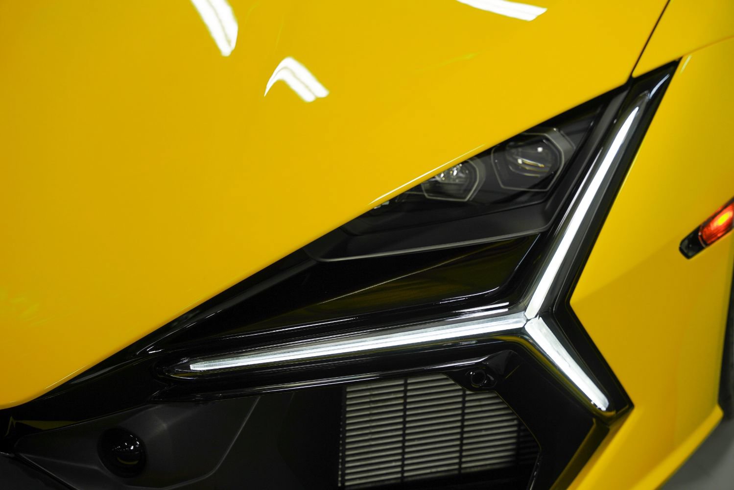Used 2024 Lamborghini Revuelto AWD/4WD image 14