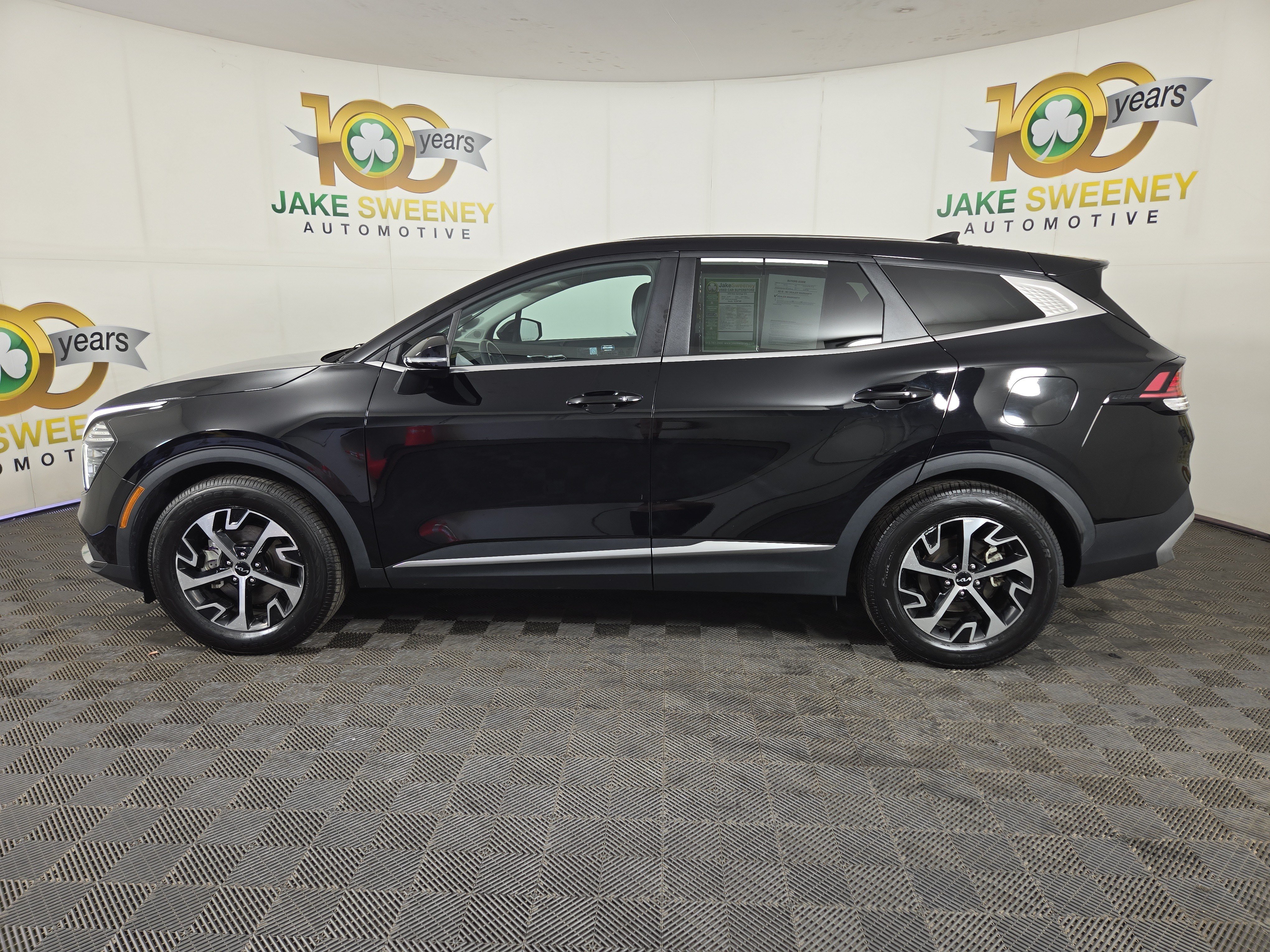 Used 2024 Kia Sportage EX FWD image 4