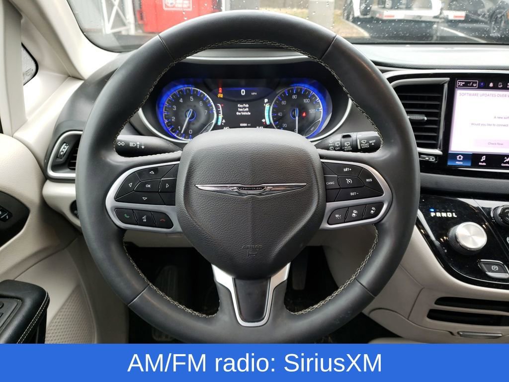 Used 2022 Chrysler Pacifica Touring-L image 13