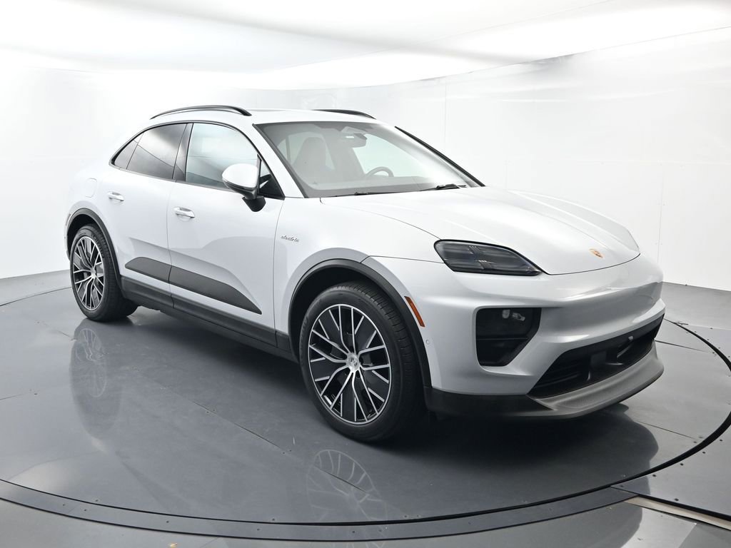Certified 2025 Porsche Macan Electric image 17