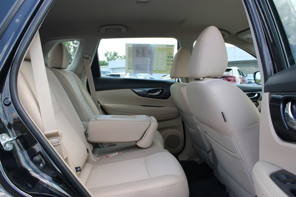 Used 2017 Nissan Rogue S FWD image 28