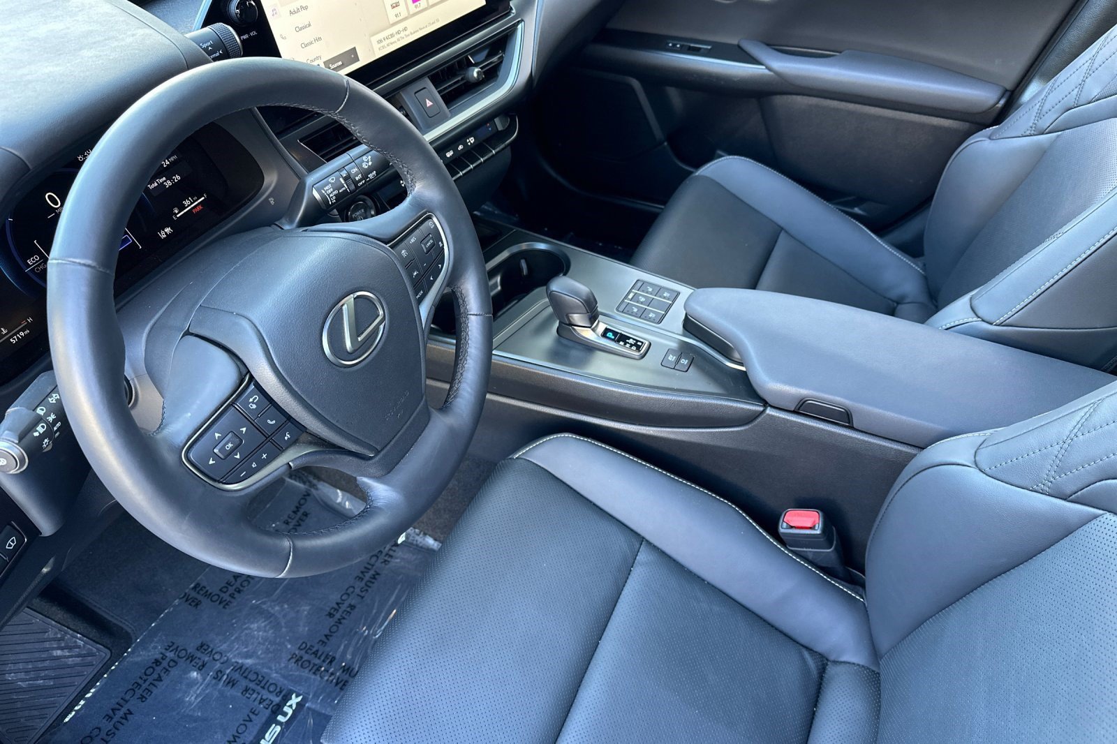 Used 2025 Lexus UX 300h FWD w/ Accessory Package (Z2) image 4
