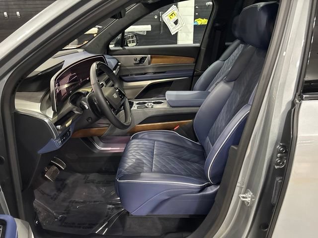 Certified 2026 Cadillac Vistiq Premium Luxury AWD/4WD image 13