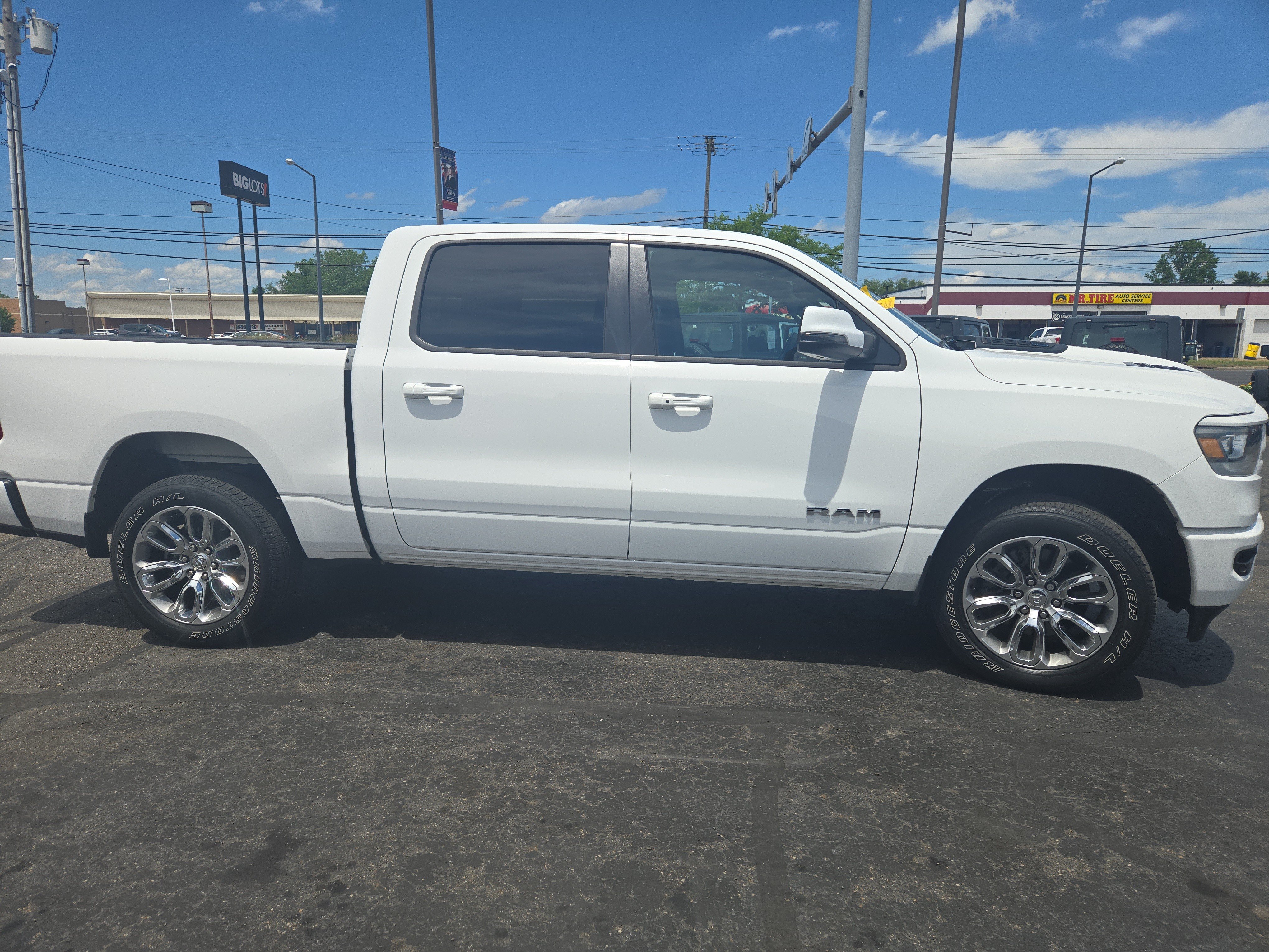 Used 2023 RAM 1500 Laramie AWD/4WD image 2