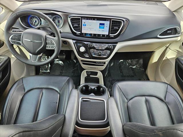Used 2023 Chrysler Pacifica Touring-L FWD image 21
