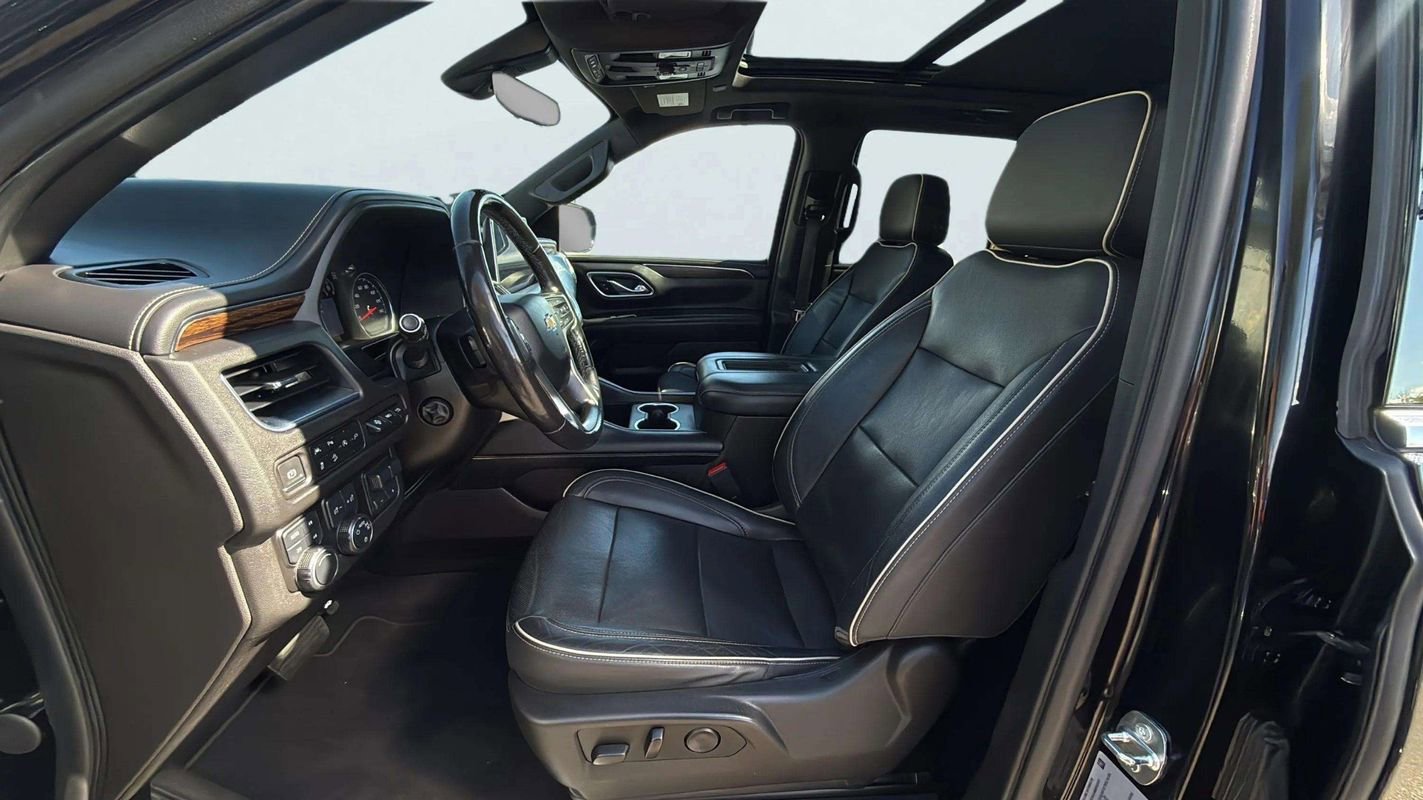 Used 2021 Chevrolet Tahoe Premier w/ Premium Package AWD/4WD image 16