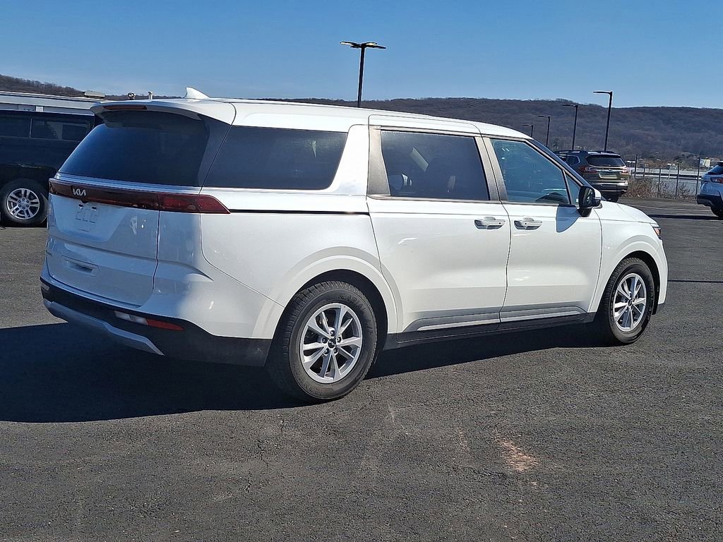 Certified 2024 Kia Carnival LX image 6
