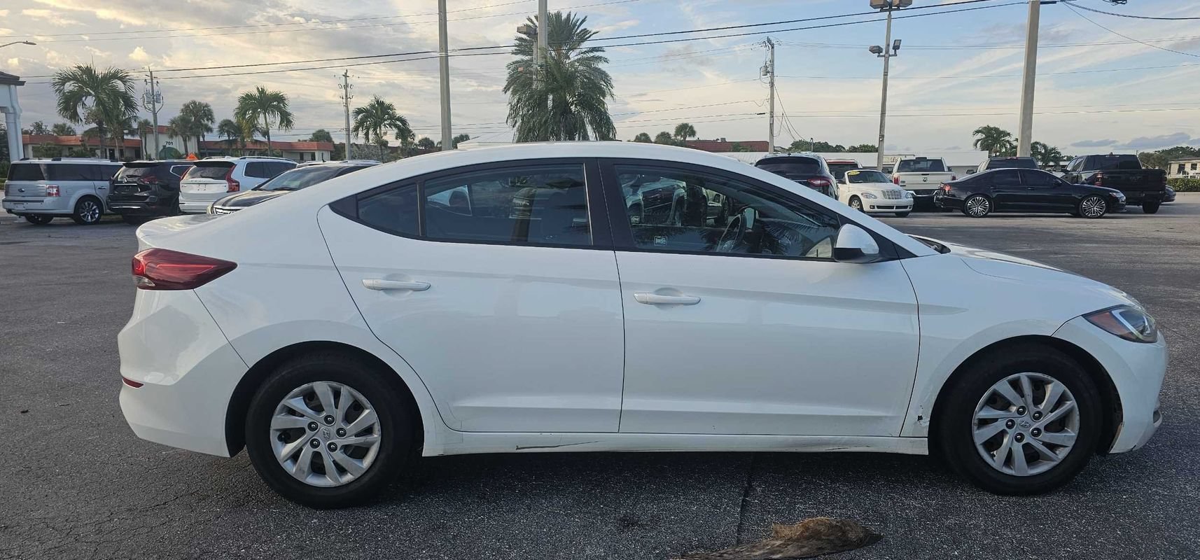 Used 2018 Hyundai Elantra SE FWD image 6