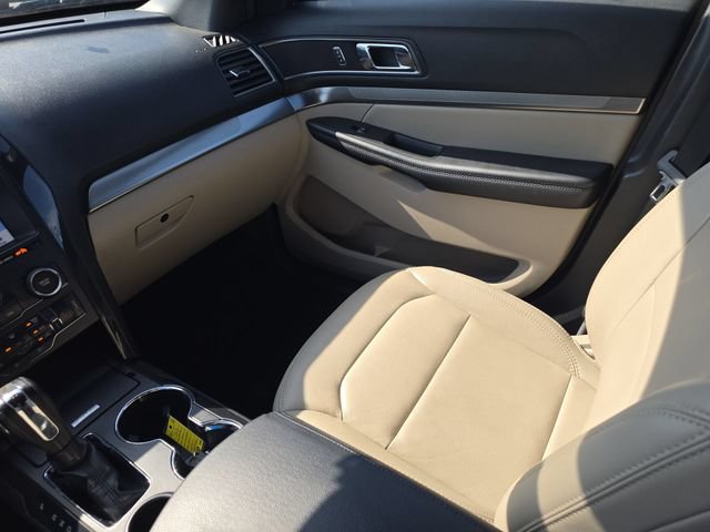 Used 2018 Ford Explorer XLT w/ Equipment Group 202A FWD image 11