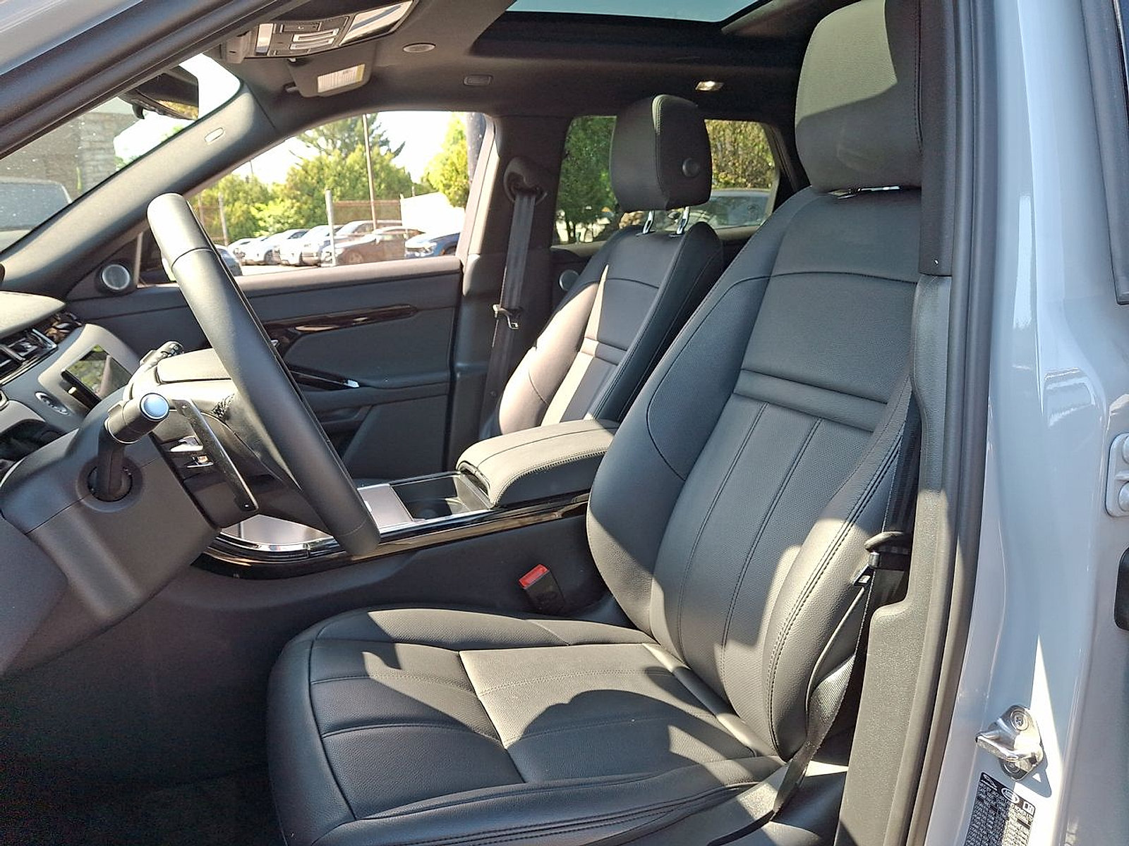 Certified 2026 Land Rover Range Rover Evoque Dynamic SE AWD/4WD image 17