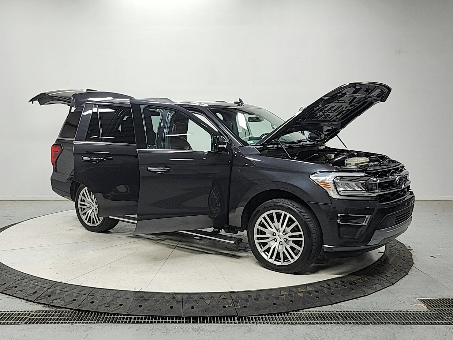 Used 2024 Ford Expedition Limited RWD image 9