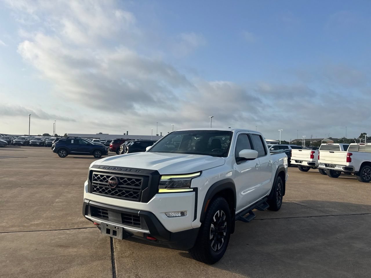 Used 2022 Nissan Frontier Pro-X RWD image 7
