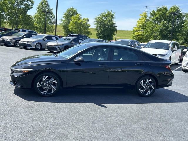 Used 2025 Hyundai Elantra Sport FWD image 7