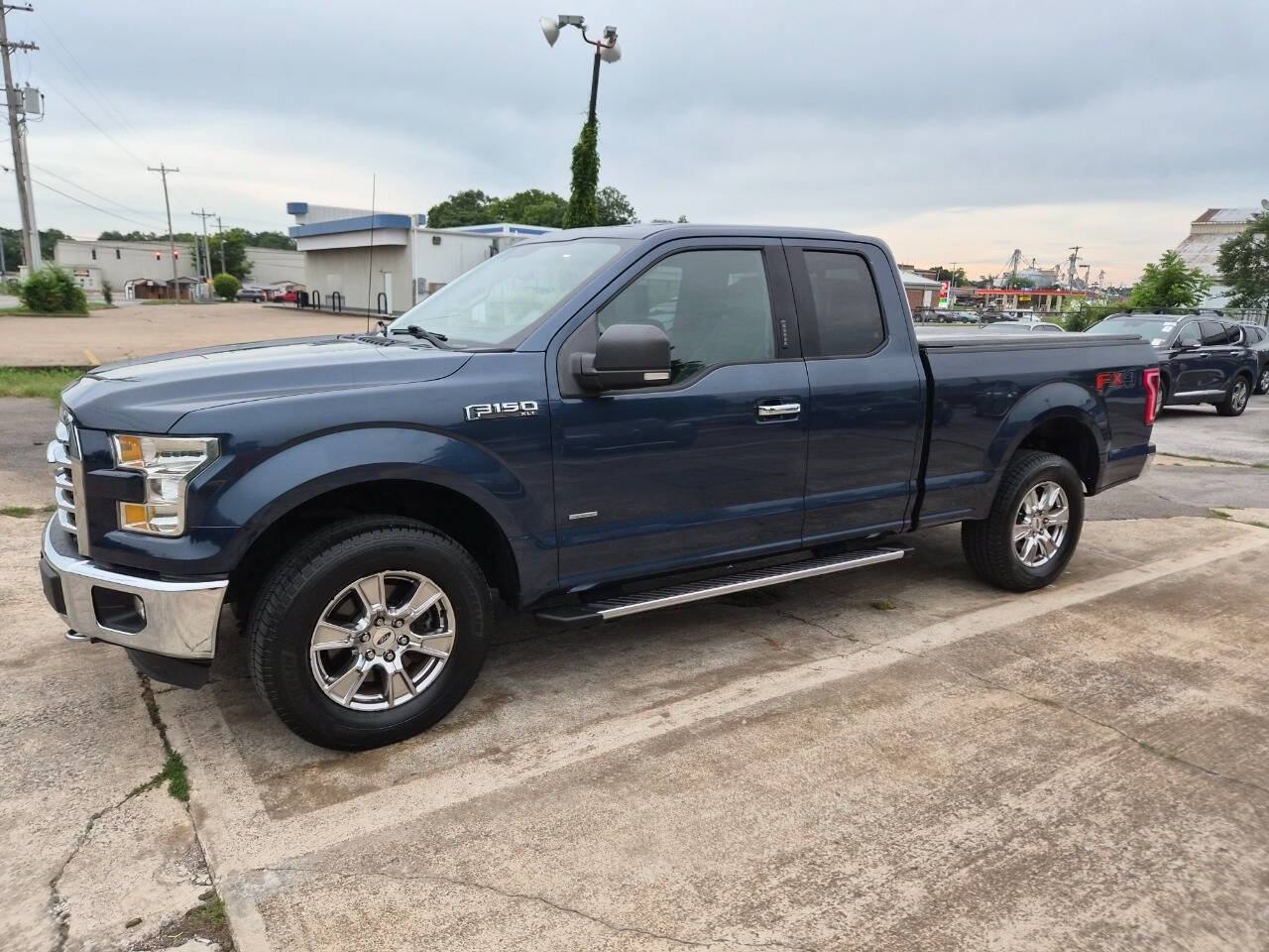 Used 2016 Ford F150 XLT w/ Equipment Group 302A Luxury AWD/4WD image 3