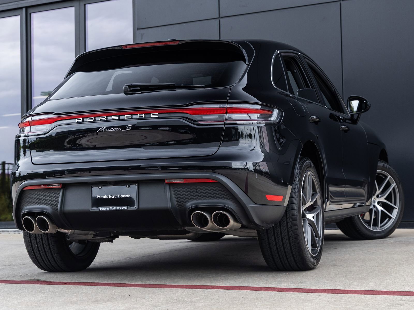 Certified 2022 Porsche Macan S image 11