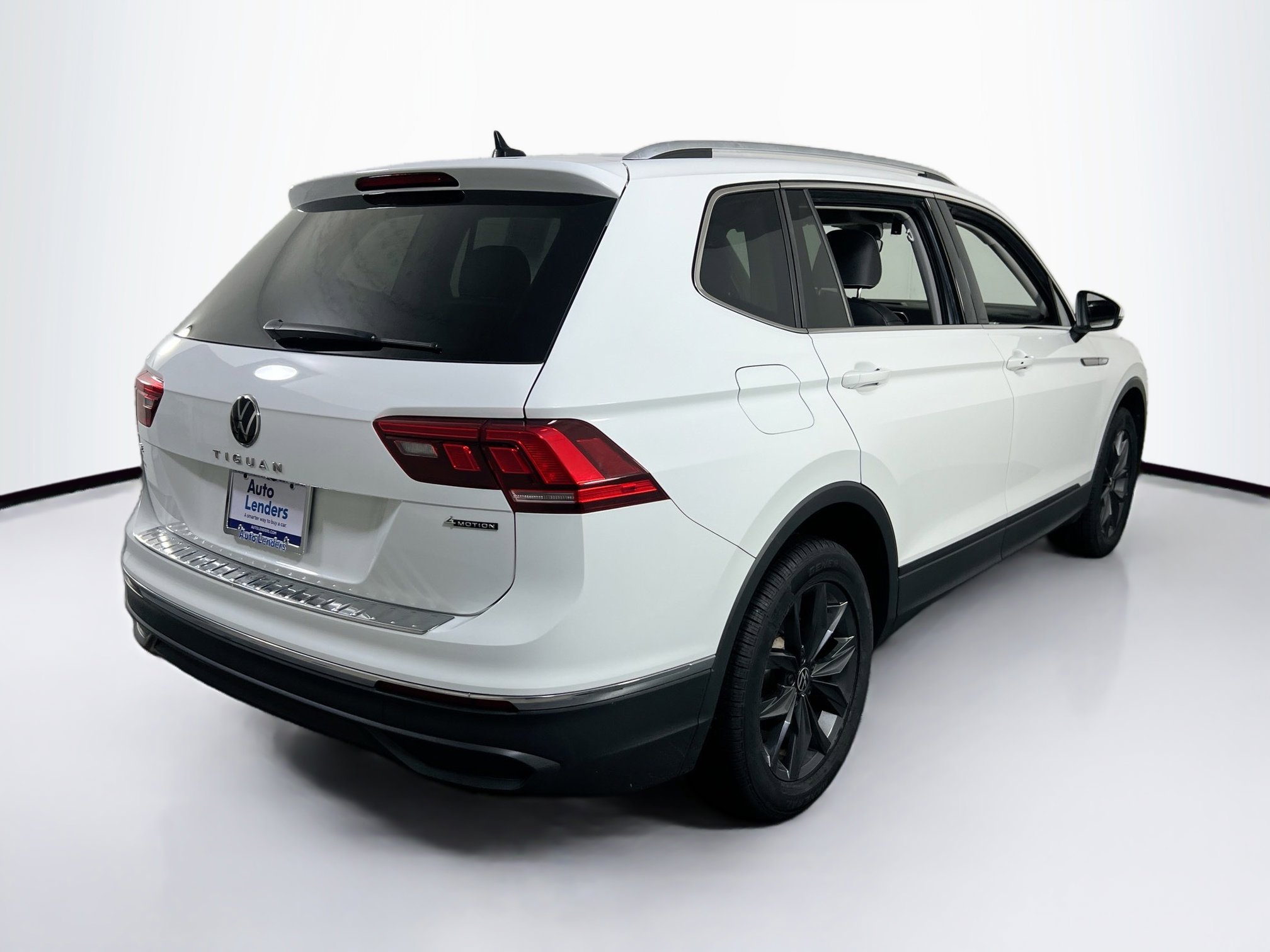 Used 2022 Volkswagen Tiguan SE image 5