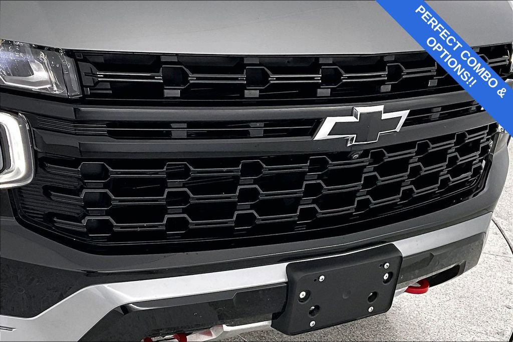 Used 2024 Chevrolet Suburban Z71 w/ Luxury Package image 39