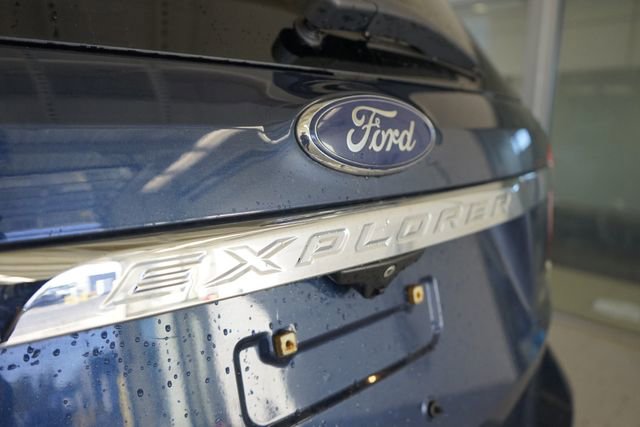 Used 2017 Ford Explorer XLT w/ Equipment Group 202A AWD/4WD image 13