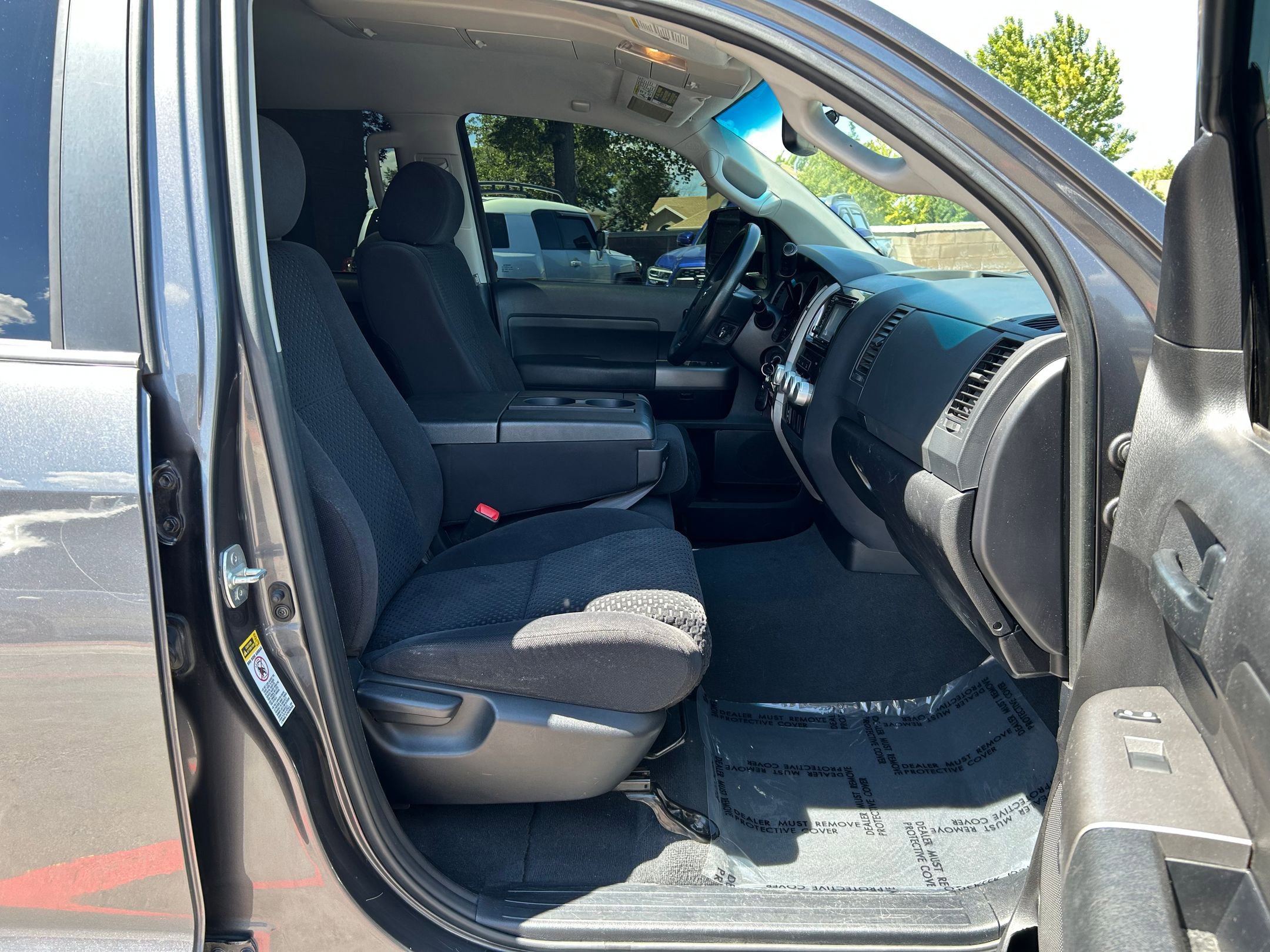 Used 2013 Toyota Tundra 4x4 CrewMax w/ Tow Pkg image 30