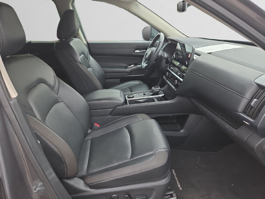Used 2025 Nissan Pathfinder SL AWD/4WD image 15